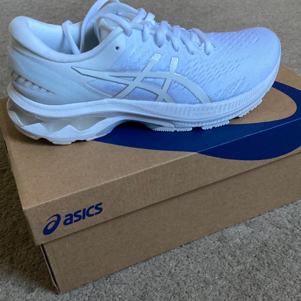 NIB ASICS gel Kayano 27 size 8